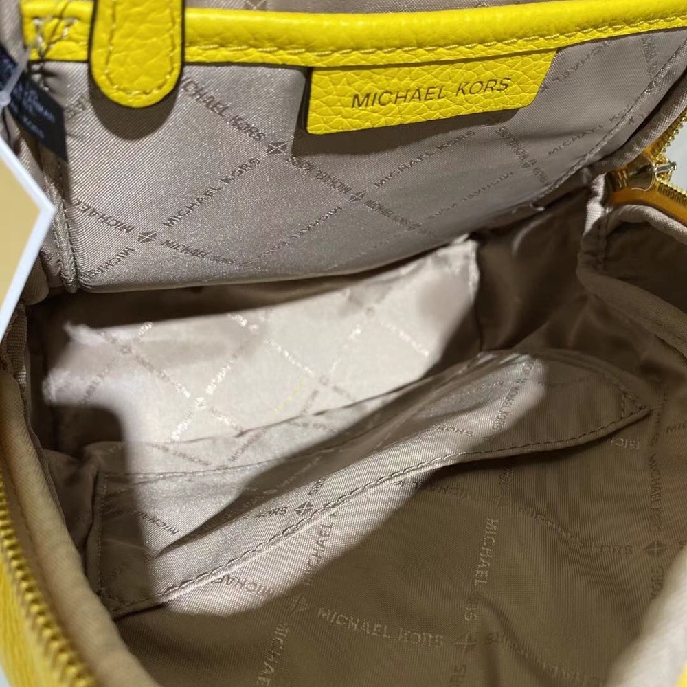 💞NWT Michael Kors Convertible Backpack - Picture 3 of 11